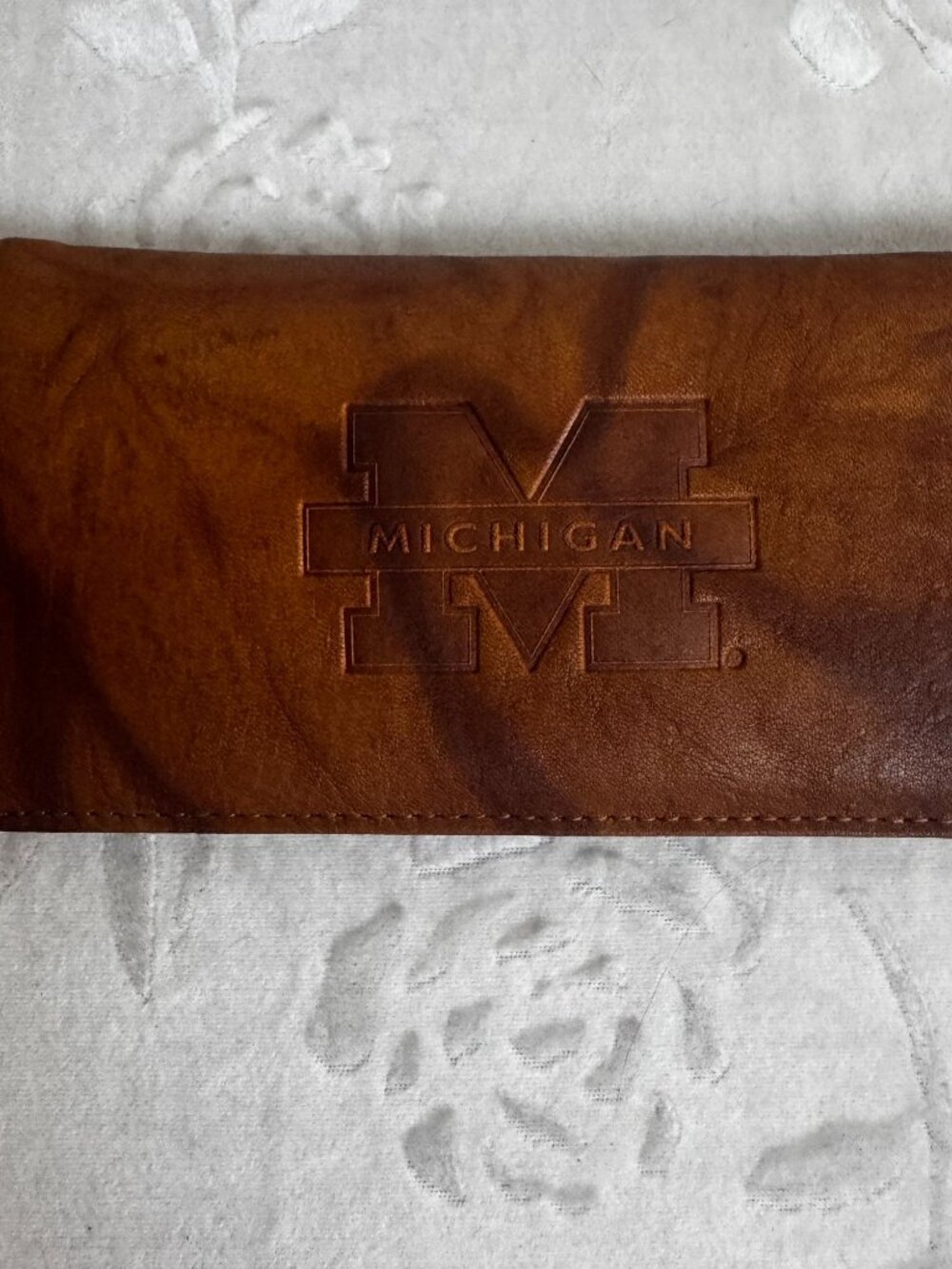Collegiate Michigan Leather Wallet checkbook In Gift Tin - Rico Industries - Picture 3 of 7